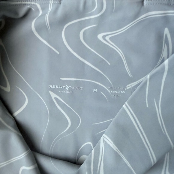 Old Navy Women's Light Gray Swirl Leggings Set - Picture 3 of 4